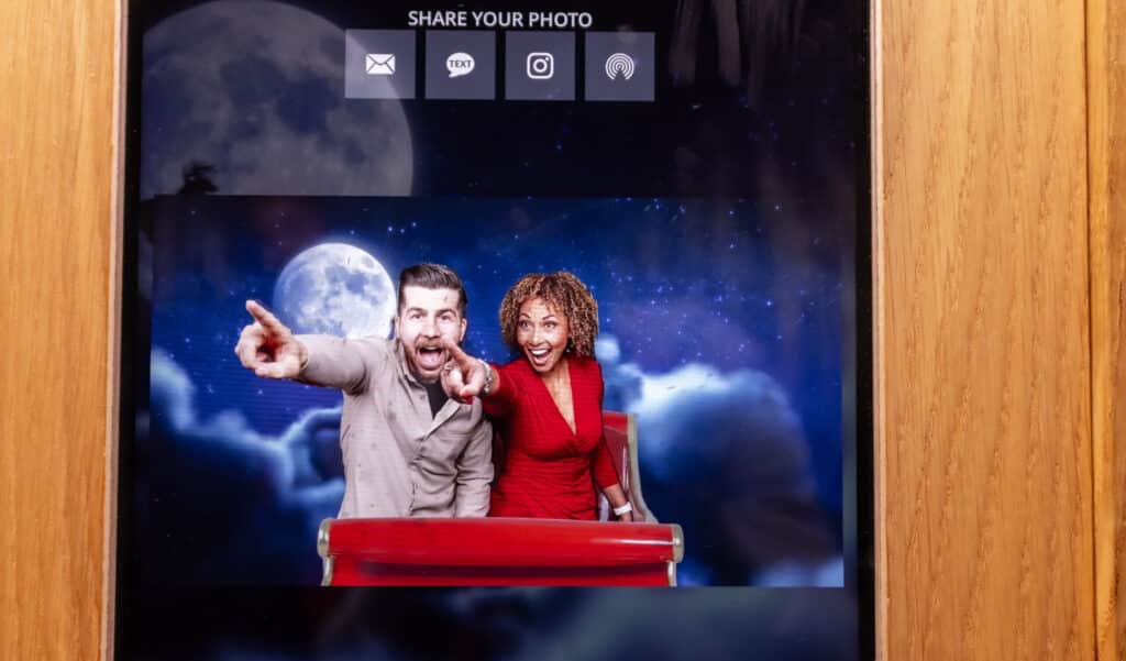 Video playing on Everybooth Icon showing two people in movie trailer