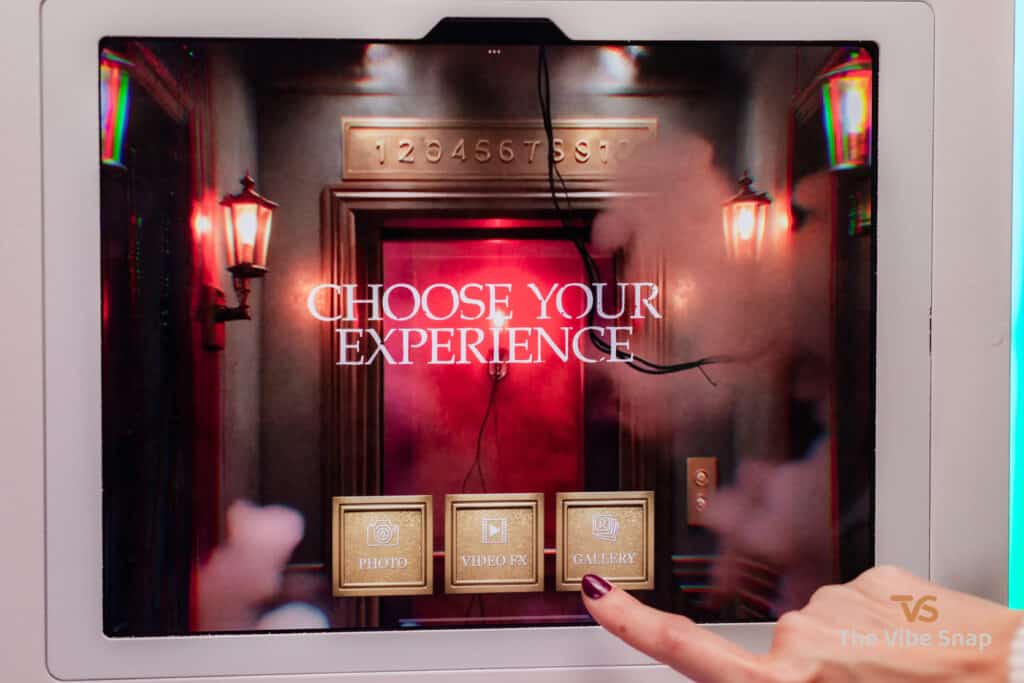 Hellevator start screen with photo, video fx and gallery option